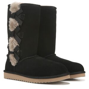 Koolaburra Black and Tan Winter Boots with Suede Exterior